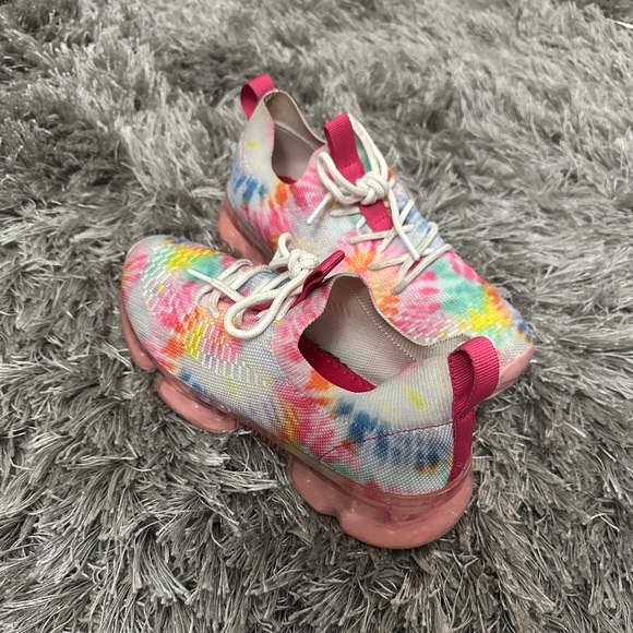 Sneakers - Picture 7 of 10